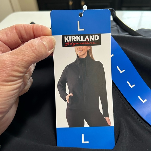 Kirkland Signature Black Activewear Set - Picture 2 of 7